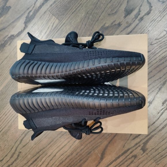 Adidas Yeezy 350 V2 Onyx - Picture 3 of 5